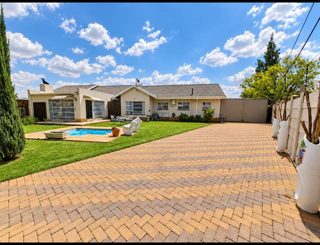 4 BEDROOM HOUSE FOR SALE IN GOLF PARK